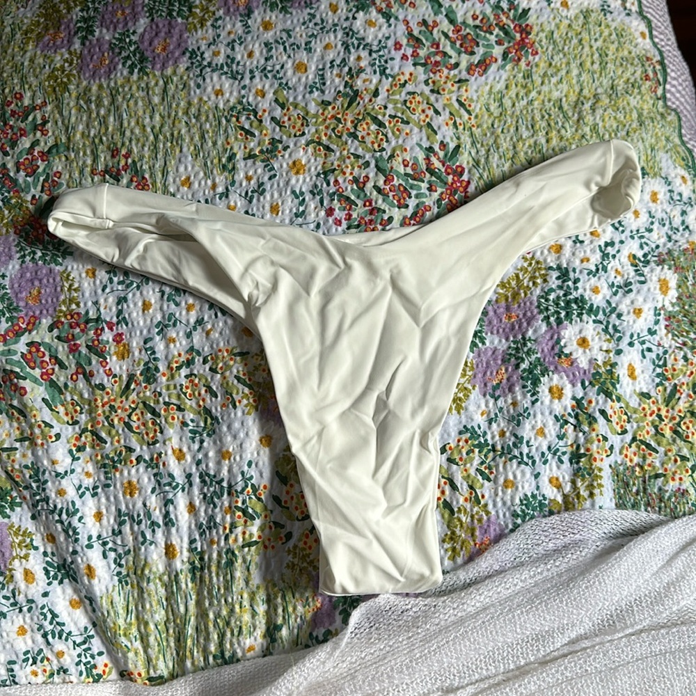 437 Kenzie Bottoms - size M